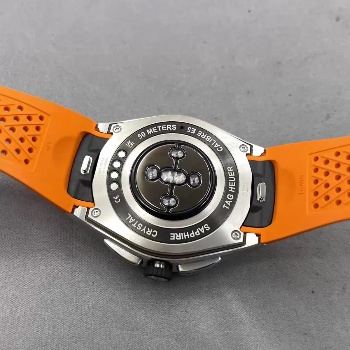 tag-heuer-connected-calibre-e5-45mm-orange-rubber-strap-2