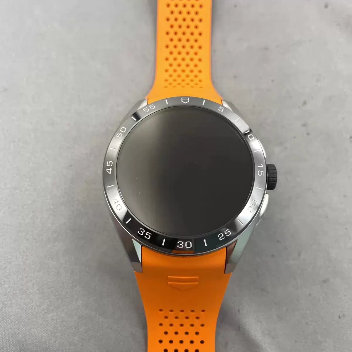 tag-heuer-connected-calibre-e5-45mm-orange-rubber-strap-3