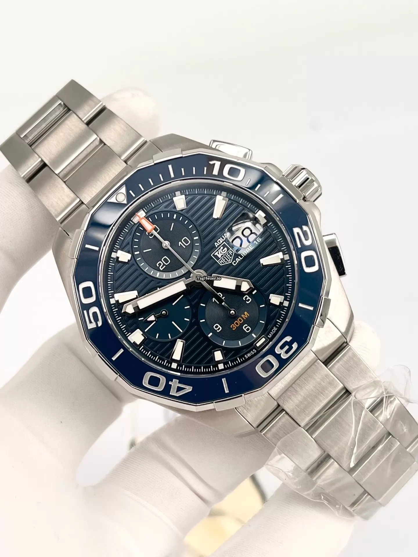 aquaracer-cay211b-blue-ceramic-43mm-calibre-2