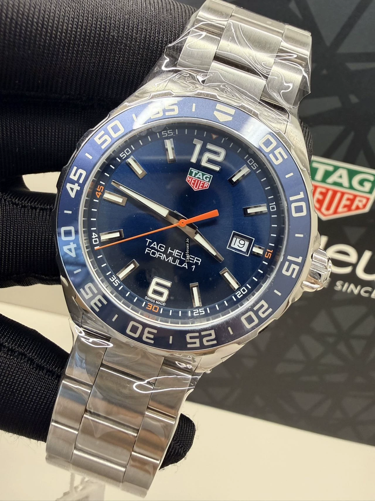 formula-1-waz1010-ba0842-blue-dial-3